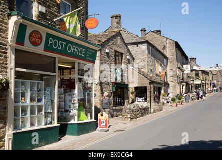 Belebten Hauptstraße in Grassington, Yorkshire Dales National Park, England, UK Stockfoto