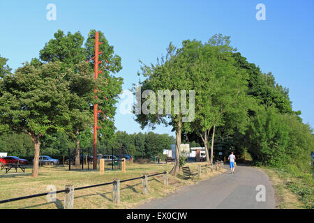 "Die Achter-Baum" Skulptur neben Molesey Boat Club, East Molesey, Surrey, England, Großbritannien, Deutschland, UK, Europa Stockfoto