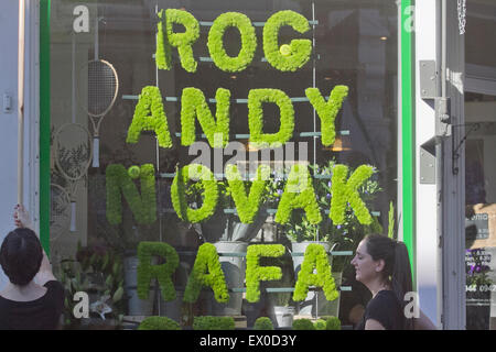 Wimbledon, London, UK. 3. Juli 2015. Wimbledon-Florist ehrt Tennisspieler und Grand-Slam-Champions, Roger Federer, Andy Murray Novak Djokovic und Stan Wawrinka Credit: Amer Ghazzal/Alamy Live-Nachrichten Stockfoto