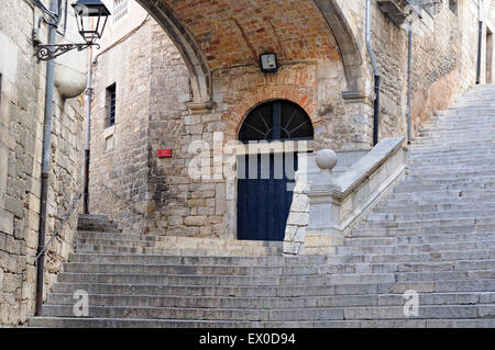 Treppen, schmale Straßen im jüdischen Viertel von Girona, Katalonien, Spanien Stockfoto