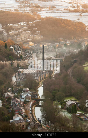 Erhöhten Blick auf die Stadt von Hebden Bridge, Calderdale, West Yorkshire, Großbritannien Stockfoto