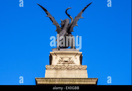 Eine Statue in der Fleet Street, London, Kennzeichnung der Website von Temple Bar - eines der alten Mautstellen in der City of London. Stockfoto