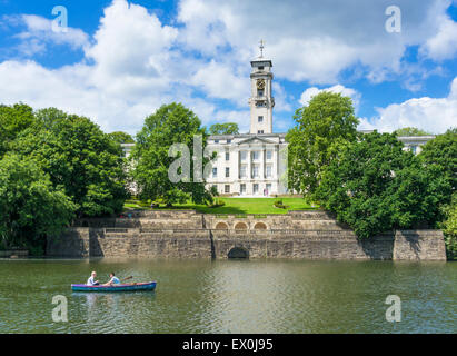 Trent Building und Highfields Lake Nottingham University Park Nottingham Nottinghamshire England GB Europa Stockfoto