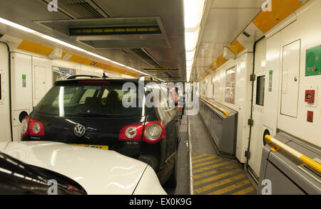 Das Innere des Eurotunnels Zug auf der Strecke von Calais nach Folkestone Stockfoto