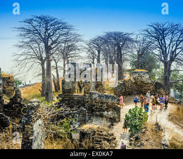 Touristen, Fort James bleibt, Kunta Kinteh Insel, James Island, Gambia, Westafrika Stockfoto