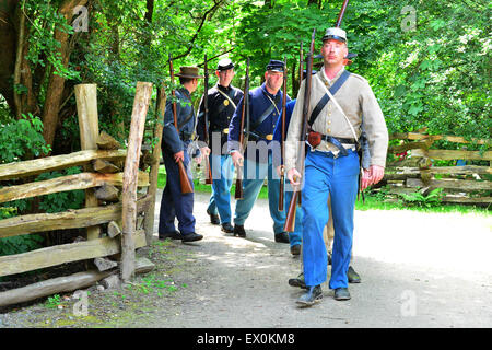 Ulster American Folk Park, Grafschaft Tyrone, Nordirland.  3. Juli 2015. Independence Day feiern. Re-Enactments aus dem amerikanischen Bürgerkrieg an der Ulster American Folk Park Bestandteil der Independence Day Wochenende feiern, 3. – 5. Juli in Omagh, County Tyrone. Bildnachweis: George Sweeney/Alamy Live-Nachrichten Stockfoto