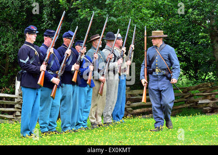 Ulster American Folk Park, Grafschaft Tyrone, Nordirland.  3. Juli 2015. Independence Day feiern. Re-Enactments aus dem amerikanischen Bürgerkrieg an der Ulster American Folk Park Bestandteil der Independence Day Wochenende feiern, 3. – 5. Juli in Omagh, County Tyrone. Bildnachweis: George Sweeney/Alamy Live-Nachrichten Stockfoto