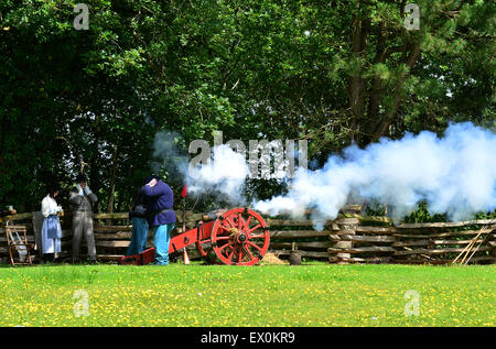 Ulster American Folk Park, Grafschaft Tyrone, Nordirland.  3. Juli 2015. Independence Day feiern. Re-Enactments aus dem amerikanischen Bürgerkrieg an der Ulster American Folk Park Bestandteil der Independence Day Wochenende feiern, 3. – 5. Juli in Omagh, County Tyrone. Bildnachweis: George Sweeney/Alamy Live-Nachrichten Stockfoto