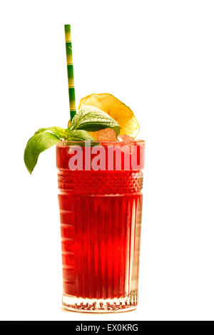 rot cocktail mit Stroh und Kräutern Stockfoto