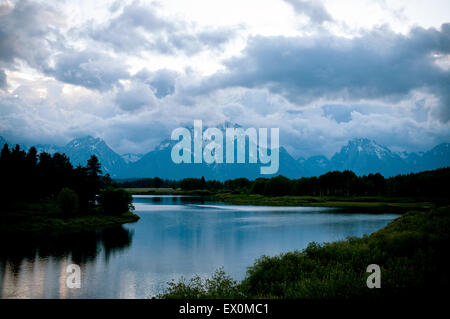 Dunkle Gewitterwolken Brauen über Mt. Moran und Snake River im Grand Teton National Park, Jackson, Wyoming. Stockfoto