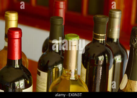 Schuss von einigen Flaschen Wein hautnah Stockfoto