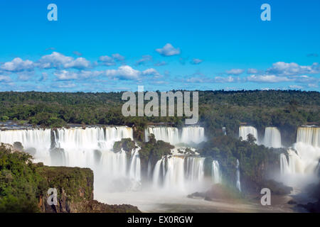 Die Iguazu-Wasserfälle in Argentinien, Foto mit Langzeitbelichtung Stockfoto