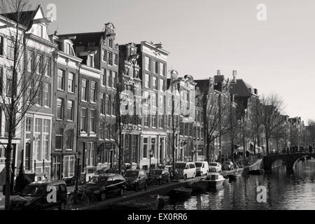 Schwarzen & weißen Blick auf die Grachten in Amsterdam Stockfoto