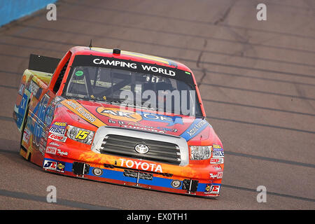 AVONDALE, AZ - NOV. 12: aric Almirola (15) nimmt Runden in einem Übungsbeispiel für die NASCAR Camping World Truck Series Stockfoto