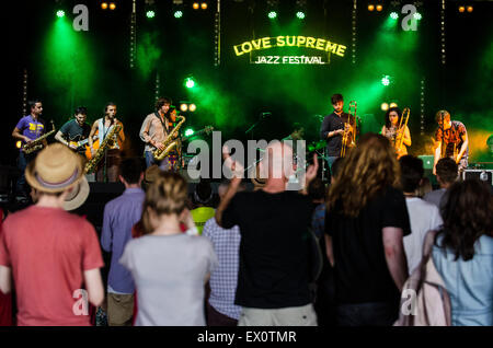 Glynde Platz, Sussex, UK. 3. Juli 2015. Liebe oberste Jazzfestival. Tag eins des Festivals Kapitän von The Awesome Machine führen Sie live in der Arena. Bildnachweis: Francesca Moore/Alamy Live-Nachrichten Stockfoto