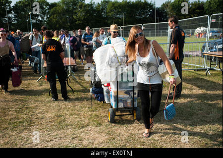 Glynde Platz, Sussex, UK. 3. Juli 2015. Liebe oberste Jazzfestival. . Tag eins des Festivals. Bildnachweis: Francesca Moore/Alamy Live-Nachrichten Stockfoto