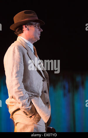 25.06.2015. London, UK. Robert Sean Leonard als Atticus Finch. Fototermin für "To Kill a Mockingbird" im Barbican Theatre mit Robert Shean Leonard als Atticus Finch und Ava Potter als Scout.  Der Regent Park Open Air Theatre Produktion unter der Regie von Timothy Sheader werden die Barbakane vom 24. Juni bis 25. Juli 2015. Für die Bühne von Christopher Sergel basierend auf dem Roman von Harper Lee adaptiert. Stockfoto