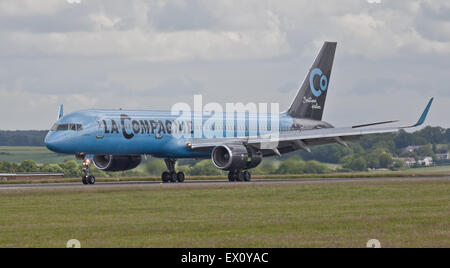 La Compagnie Boeing 757F-htag Landung am Flughafen London-Luton LTN Stockfoto