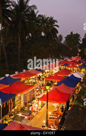 Nachtmarkt von oben. Luang Prabang, Laos Stockfoto