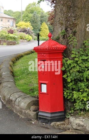 Eine viktorianische rote Säule Box Penfold Typs in Buxton Derbyshire England UK - gebräuchlich, 2015 Stockfoto
