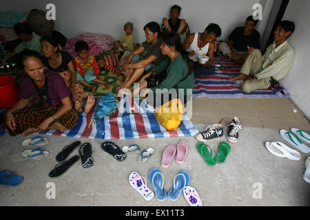 Flüchtlinge aus Kokang im Shan-Staat von Myanmar, sind in der Nähe von China-Myanmar-Grenztor an der Grenze Stadt von Nansan, China gesehen. Stockfoto