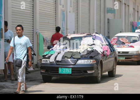 Flüchtlinge aus Kokang im Shan-Staat von Myanmar, sind in der Nähe von China-Myanmar-Grenztor an der Grenze Stadt von Nansan, China gesehen. Stockfoto