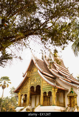 Exterieur des Wat Prabang enthält die heiligen Buddha befindet sich innerhalb der Tore des Nationalmuseums Luang Prabang. Stockfoto