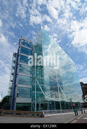 Überlegungen beim Bau der Tower Bridge Road, London, England. Stockfoto
