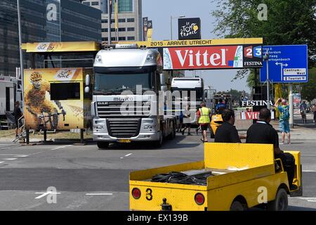 Utrecht, Niederlande. 4. Juli 2015. Der offizielle Start Platford und Gebäude für die 102. Abfahrt der Tour de France ist für den 4. Juli in Utrecht errichtet. Bildnachweis: Action Plus Sport Bilder/Alamy Live News Stockfoto