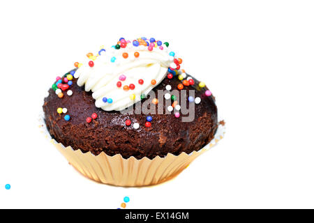 Nahaufnahme von einer Schokolade Cupcake mit Dekor-Streusel Stockfoto