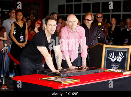 Billy Corgan und Jimmy Chamberlin besuchen die Hollywood RockWalk führt The Smashing Pumpkins Stockfoto