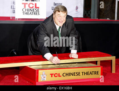 John Goodman an der John Goodman Handabdruck und Fußabdruck Zeremonie statt auf TCL Chinese Theatre in Los Angeles. Stockfoto