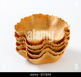 Stapel von leeren Waffel Körbe Stockfoto