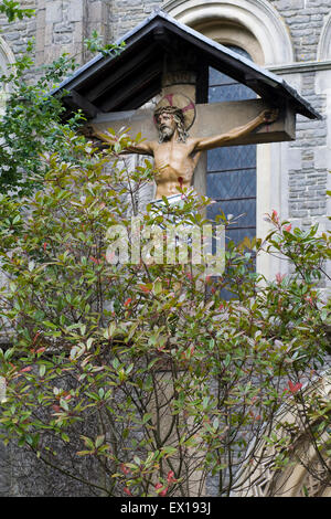 Statue von Jesus am Kreuz Stockfoto