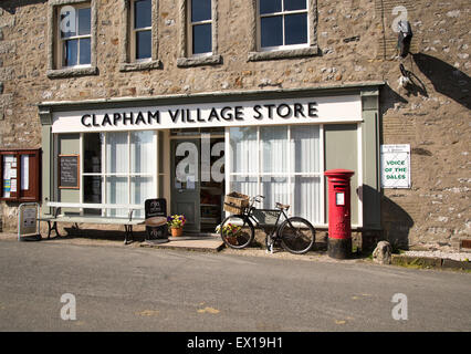 Clapham Dorf speichert Shop, Clapham Dorf, Yorkshire Dales Nationalpark, England Stockfoto