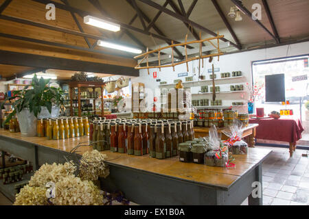 im Inneren ein Traditionshaus in Berrima, Marmeladen und Gewürze Stockfoto