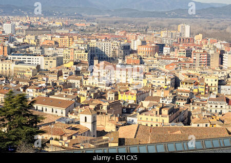 Blick auf die Stadt Girona von der Stadtmauer von Girona, Katalonien, Spanien. Stockfoto