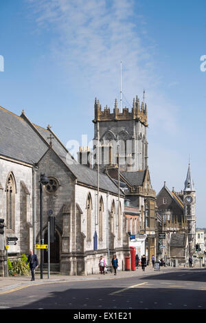 Blick entlang der High Street West im Dorchester zeigt das county Museum und St.-Peter Kirche Stockfoto