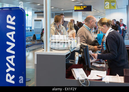 Ryanair Check-in-Bereich Flughafen Stansted, London, Vereinigtes Königreich Stockfoto