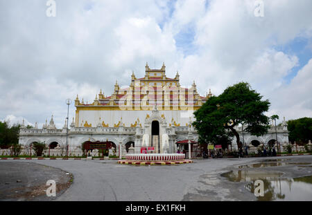 Atumashi Kyaung Kloster Maha Atulawaiyan Kyaungdawgyi ist ein buddhistisches Kloster in der Nähe von Shwenandaw Kloster in Mandalay, M Stockfoto