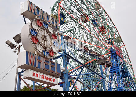 Das Wonder Wheel in Coney Island, Brooklyn, New York Stockfoto