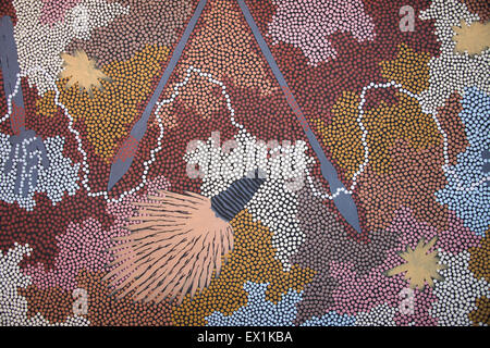 Australien, NT, Alice Springs. Detail der Aborigine Kunstwerke mit Speer, Malerei auf Leinwand. Stockfoto