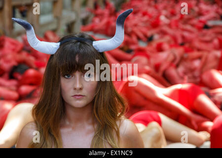 PETA und AnimaNaturalis in Pamplona zu protestieren. 4th of July. 2015. vor San Fermin Festival. Spanien. Europa Stockfoto