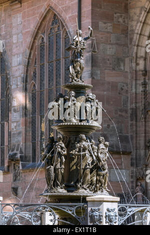 Tugendbrunnen Tugenden Brunnen, Spätrenaissance, von Benedict Wurzelbauer von 1584 bis 1589, Altstadt, Nürnberg, mittlere Franc Stockfoto