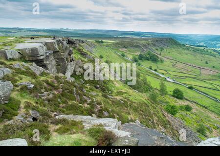 Blick vom Curbar Rand mit Blick auf Baslow Rand Stockfoto