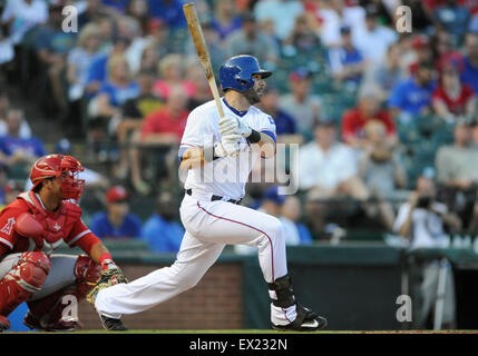 3. Juli 2015: Texas Rangers linker Feldspieler Josh Hamilton #32 nimmt ...