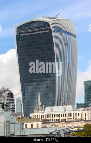 Die 20 Fenchurch Street "Walkie-Talkie" Gebäude ist das 5. höchste Gebäude in London. Stockfoto