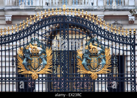 Detail vom Eingangstor im Buckingham palace Stockfoto