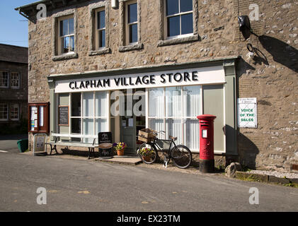 Clapham Dorf speichert Shop, Clapham Dorf, Yorkshire Dales Nationalpark, England Stockfoto