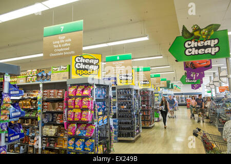 Innenraum von einem australischen Woolworth Supermarkt in Sydney Stockfoto